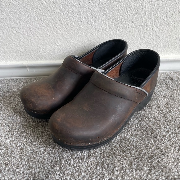 Dansko Clogs Womens US 7.5/ 8 EUR 38 Brown Leather Comfort Work Shoes Nursing - Picture 1 of 11